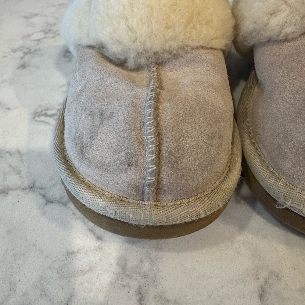 UGG Kids Cozy Sheepskin Slipper Sand Size 11 Warm Slip-On - Picture 4 of 8
